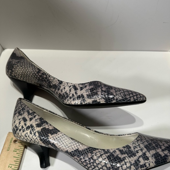 Franco Sarto Gray Black Patent Leather Pointed Toe Kitten Heels Size 9.5 - Picture 4 of 5